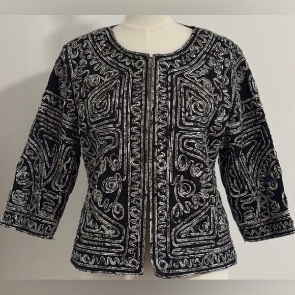 Black and White Appliqued Patterned Jacket Sz M 3/4 Sleeve SKU 11 - Picture 1 of 13